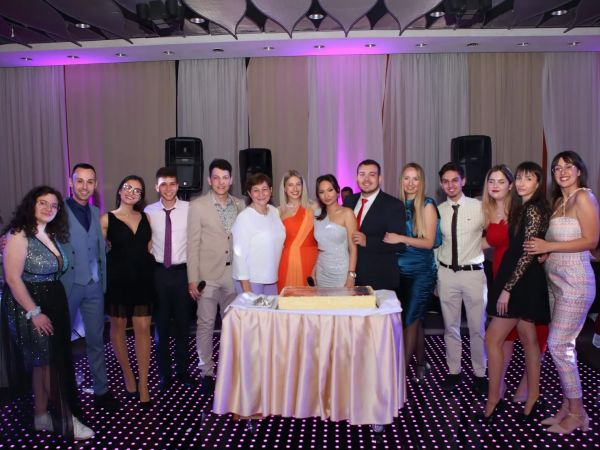 Портативен ехограф за УМБАЛ „Св. Георги“ осигури пролетният студентски бал на МУ – Пловдив