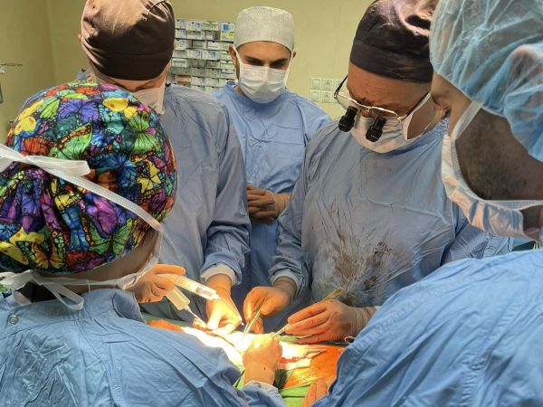 Съдови хирурзи спасиха живота на пациент с големи симптоматични аневризми