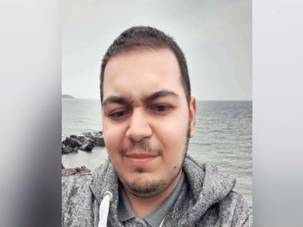 26 годишният Константин Сакаян от София се нуждае от нашата