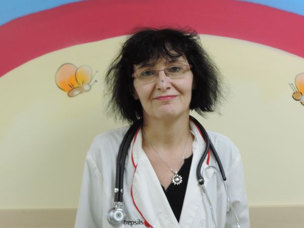 Д р Снежа Шаламанова е завършила медицина в МУ – Пловдив