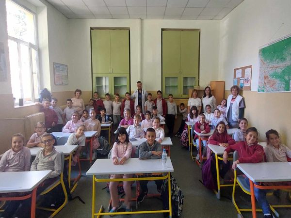 Началникът на Кардиологично отделение д р Николай Андреев и специализантът от