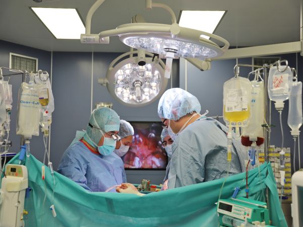 Специалисти от Военномедицинска академия ВМА извършиха поредна чернодробна трансплантация съобщават