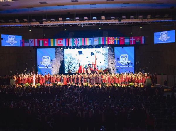 МУ Варна дипломира най многобройния випуск абсолвенти от специалност Медицина в досегашната