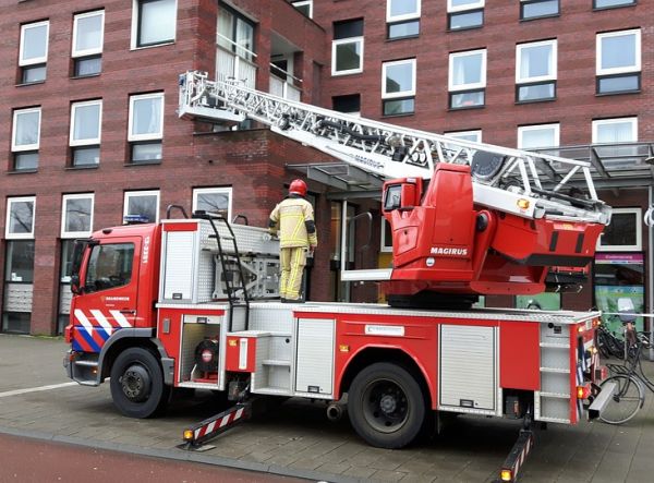 Пожар избухна в болница Вита в София съобщи Нова телевизия Огънят