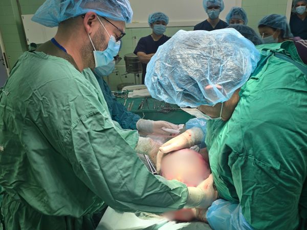 Лекарите от УМБАЛ Свети Георги извършиха животоспасяваща операция на 47 годишна