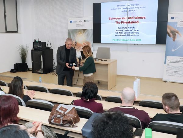 С почетен плакет по повод 80 годишнината на Медицински университет –