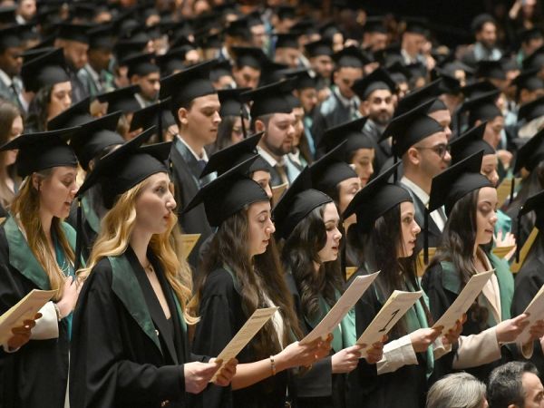 За трета поредна година продължава да расте броят на младите