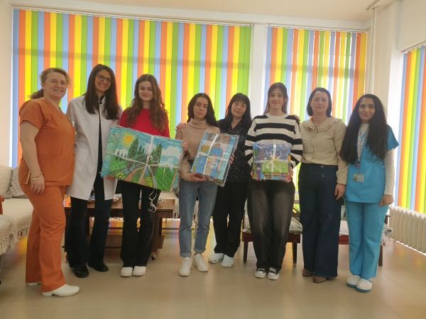 Млади  таланти от школата по изобразително изкуство към Центъра за