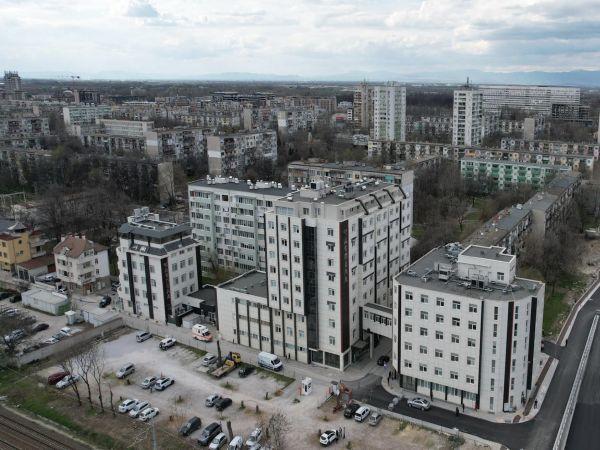 Напредва строителството на многоетажния паркинг който УМБАЛ Каспела започна през