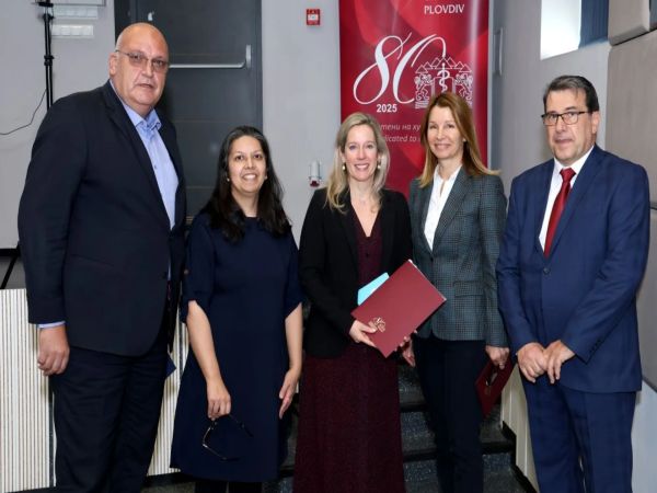 Специалисти по педиатрия обща медицина офталмология здравни грижи рехабилитация психолози