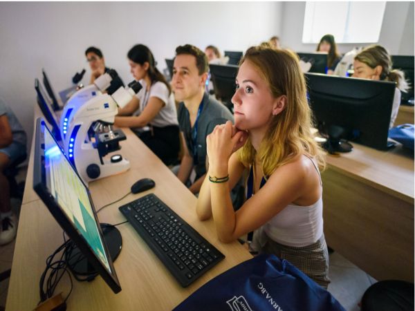 Излязоха резултатите от кандидатстудентския изпит по биология в МУ - Варна