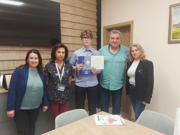 Деца даряват за деца: С дарение от ученици УМБАЛ „Канев“ купува апарат за педиатрията