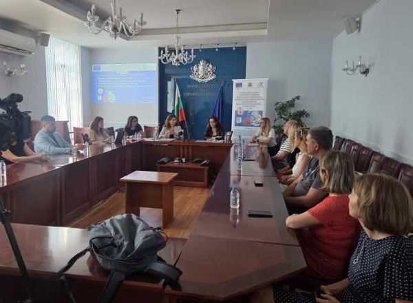47 лечебни заведения за извънболнична помощ получиха мобилни рентгенови апарати 
