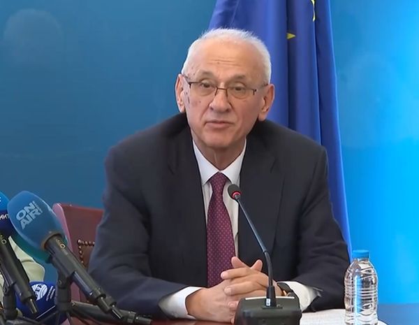 Силви Кирилов: Лъжа е, че строим златна болница за 1 млрд. лв. 