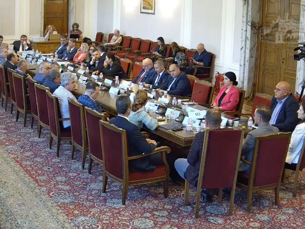 Отхвърлиха ветото на президента за лимитите в болниците