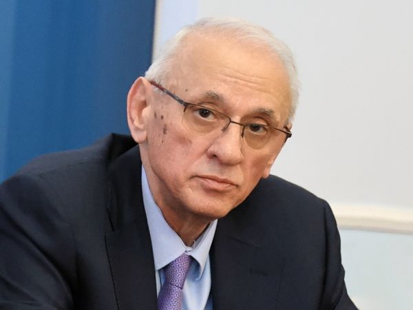 Проверяват столичната Инфекциозна болница след очни увреждания на майка и бебе от UV лампа