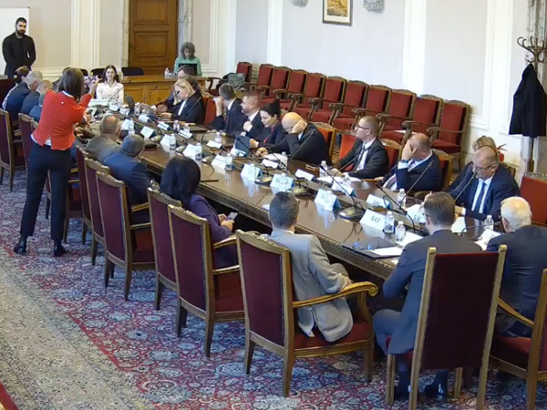 Здравната комисия одобри медсестрите да участват в преговорния процес по НРД
