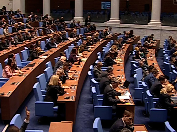Парламентът отхвърли общия законопроект с предложенията за заплатите за медиците (Обновена)