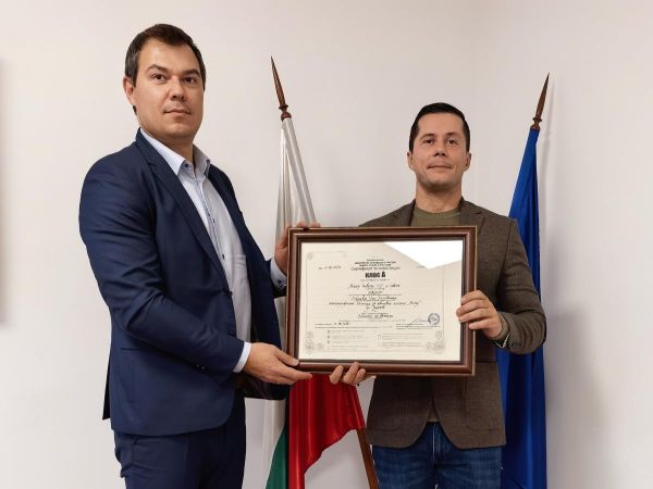 Кметът на Царево подписа договор с инвеститора за продажба на терена за строеж на болница