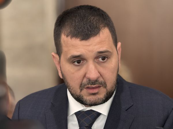 В парламента е внесено искане за изслушване на доц. Кирилов за Детската болница