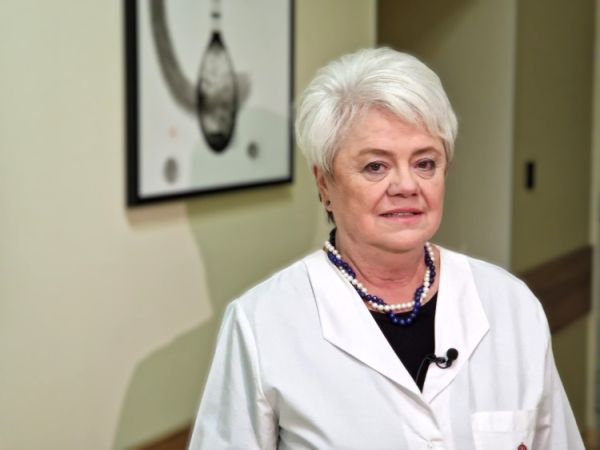 Проф. Йорданка Узунова с орден „Св. Св. Кирил и Методий“ огърлие