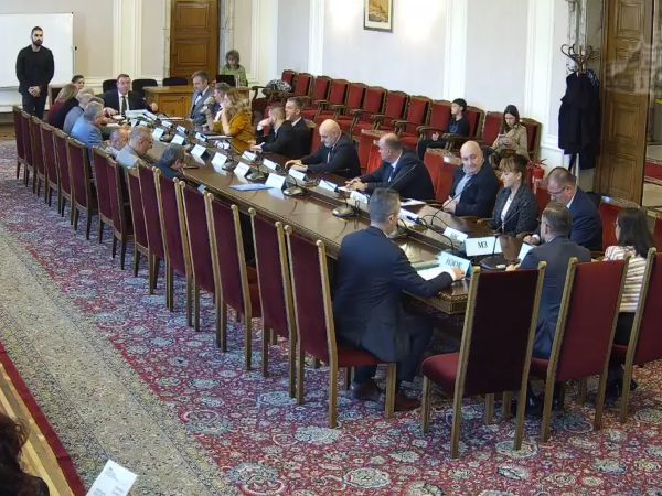 Здравната комисия окончателно подкрепи участието на медсестрите в преговорите по НРД