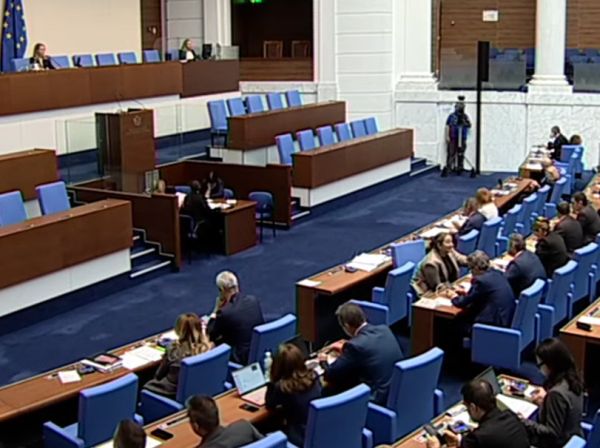 Окончателно: Медсестрите ще участват в преговорите по НРД