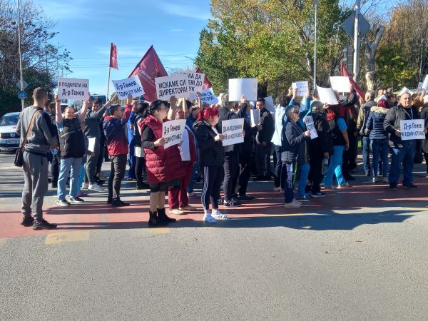 Протестиращи медици от УМБАЛ – Пловдив блокираха кръстовище в града