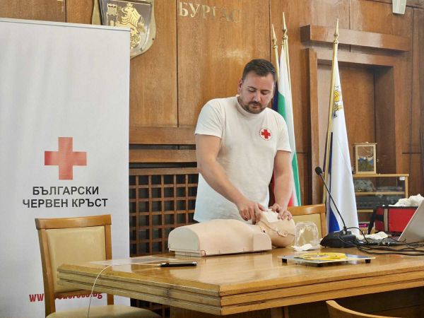 Обучение по първа помощ за родители на тийнейджъри в УМБАЛ Бургас