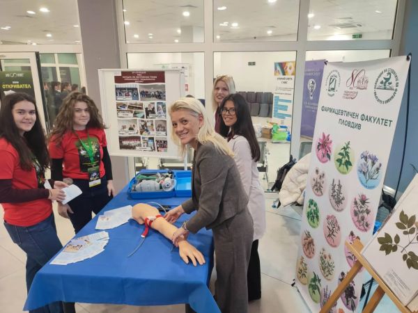 Интересни задачи и симулации на щанда на МУ – Пловдив на Фестивала на науката