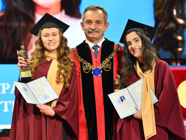 210 български и 200 чуждестранни млади лекари се дипломираха в МУ-Варна (Видео)