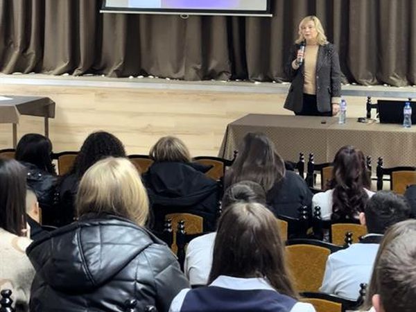Преподаватели от Медицинския колеж във Варна запознаха ученици с хранителните разстройства