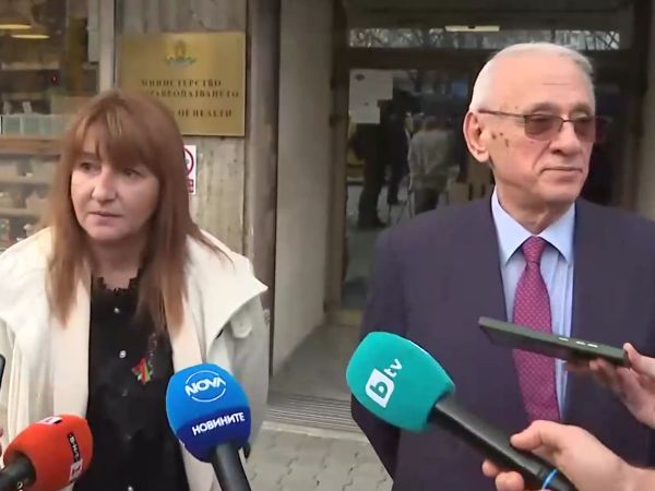 МЗ и БАПЗГ: Търсим начин до всеки специалист да достигне конкретна сума