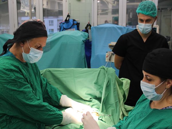 Лекари от УМБАЛ Бургас върнаха надеждата на млада жена за майчинство