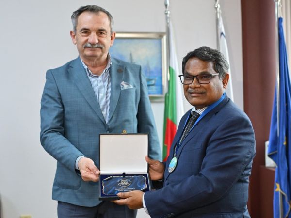 Индийският посланик посети МУ – Варна