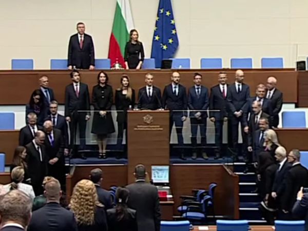 Служебният кабинет „Гюров“ положи клетва