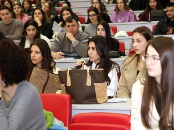 Над 700 гимназисти посетиха МУ – Пловдив в Деня на кандидат-студента