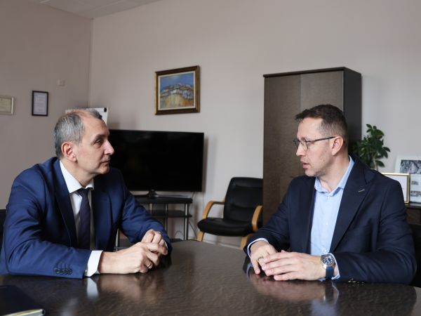 Официално: Доц. Околийски възстанови проф. Здравков като директор на детската болница в София