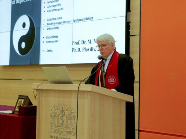 Световноизвестният учен проф. Михаел Мес бе удостоен със званието 