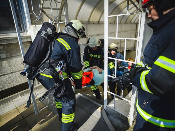 Практическо обучение за реакция при пожар преминаха стажант-лекари в МУ – Варна