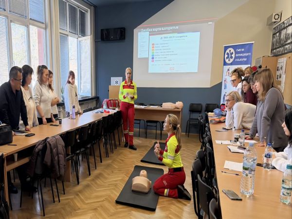 Обучение за реакция при най-честите спешни ситуации в училище преминаха учители