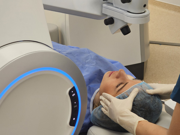 Университетската очна болница  - Варна отбелязва една година от прилагането на метода SMILE 