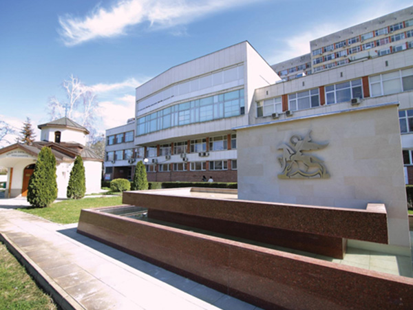 В УМБАЛ „Свети Георги“ спасиха пациент с критична коремна травма от ъглошлайф