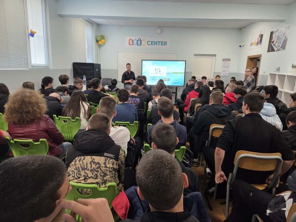 Д-р Бакалов от МБАЛ – Пазарджик с поредна лекция пред ученици за „модерните вредности“