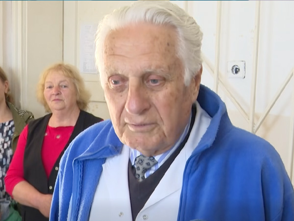 На 90 години личен лекар в с. Скрът продължава да се грижи за пациентите си