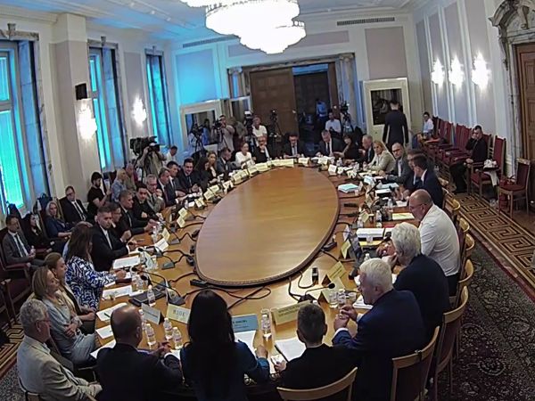 Бюджетната комисия в НС прие финансовата рамка на НЗОК за 2026 г.