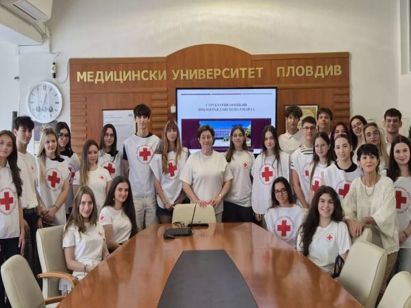 Лекция за оралното здраве изнесе доц. Веселина Кондева пред членове на БМЧК