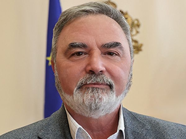 След 15 години на поста, в знак на несъгласие с реформите: Доц. Кунчев подаде оставка