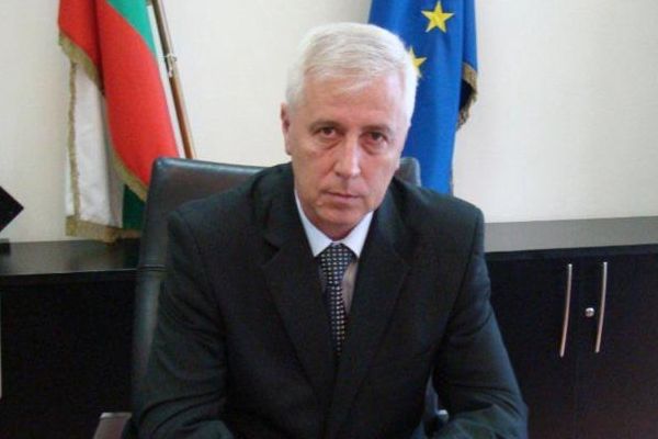 Министър Петров е изписан от ВМА