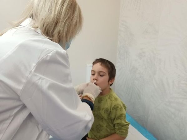 МЗ: Назалните противогрипни ваксини за деца вече се разпределят, инжекционните ще закъснеят